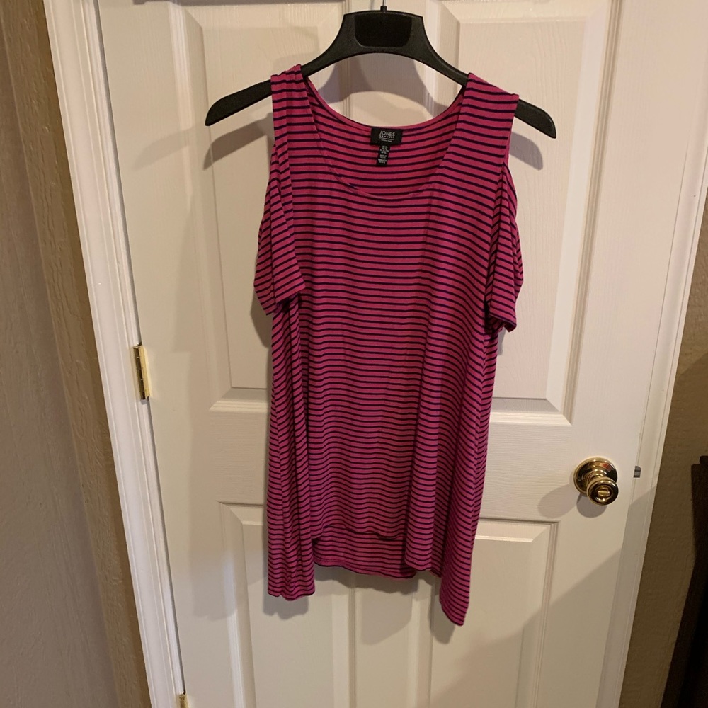 Cold shoulder tee - Picture 3 of 5